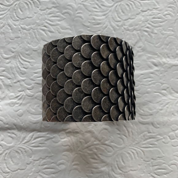 🔥HOST PICK🔥 Dark Silver Cuff/Bracelet with scales - Picture 3 of 6
